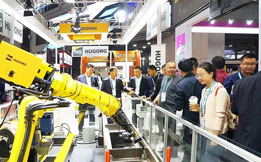 第二届进博会d88尊龙z6意大利CEA展位机器人系统受到极大关注