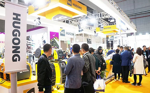 第二届进博会d88尊龙z6意大利CEA展位数字化焊机很受欢迎